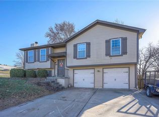 303 SE Bent Tree Dr, Blue Springs, MO 64014