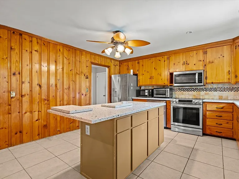 726 Wisteria Dr — Photo 17