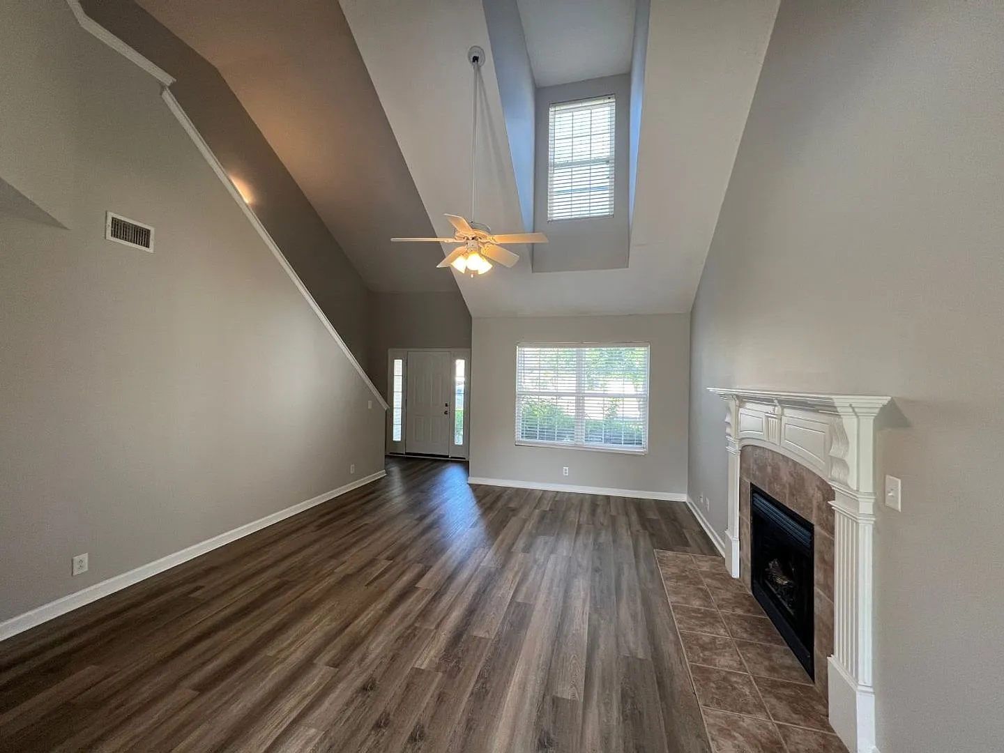 3br 2.5b Home + Office/Study & Bonus Room Located In Murfreesboro — Photo 3