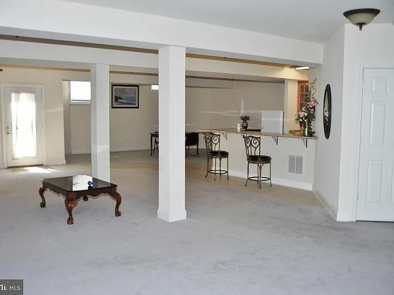7582 Venture Dr — Photo 17