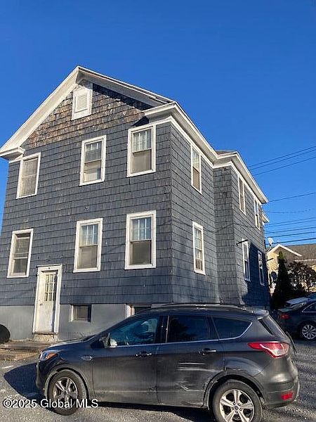 3rd image of 2377 Burdett Avenue