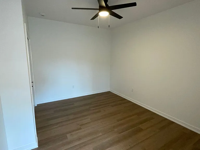 Forest Ave Rowhomes — Photo 8