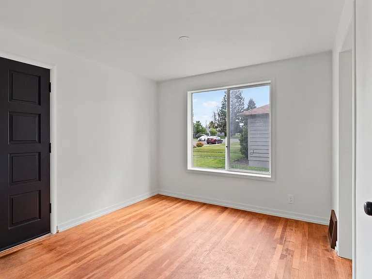 2521 W Sanson Ave — Photo 9