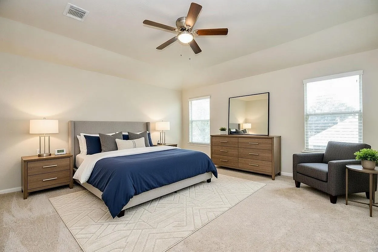 4 bed, 2.5 bath, 2374 sqft, $2,600 — Photo 4
