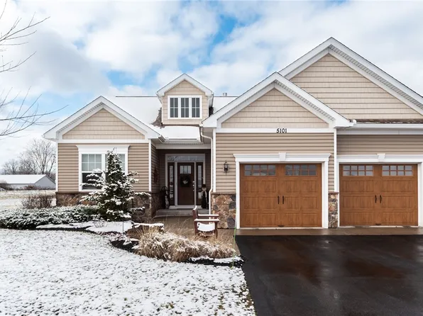 5101 Red Oak Ln, Batavia, NY 14020