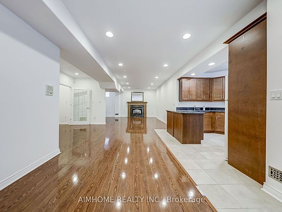 4th image of 248 Dunview Ave #L