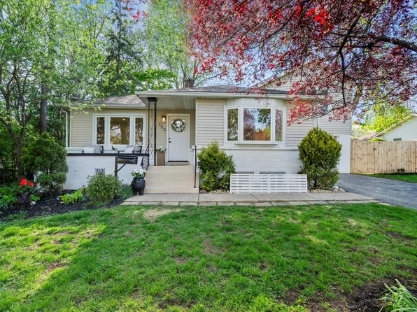 250 N Oak St, Palatine, IL 60067