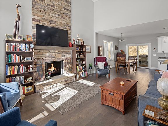 3rd image of 110 Leyland Cir