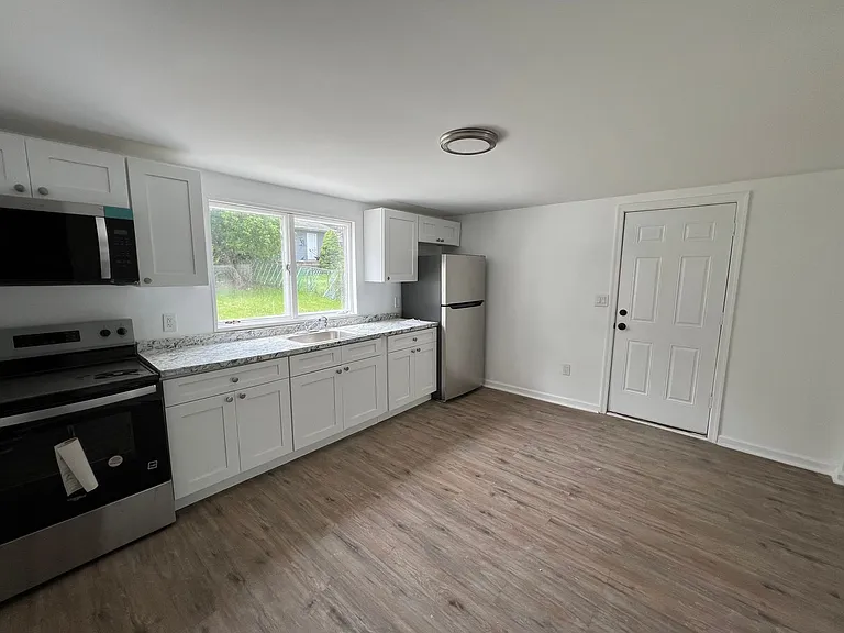 1143 Eynon St — Photo 20