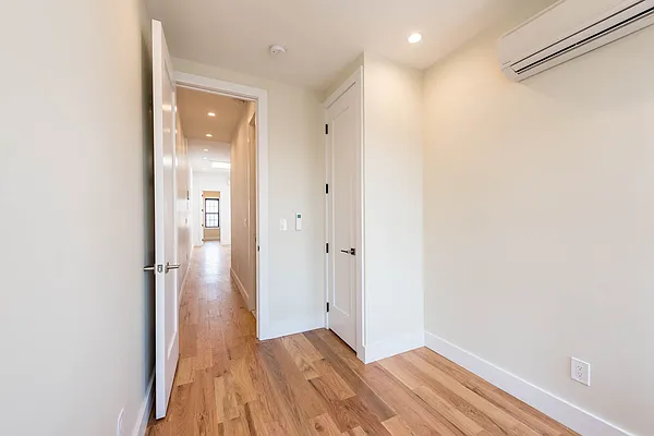 Rented by Nooklyn NYC LLC | media 31