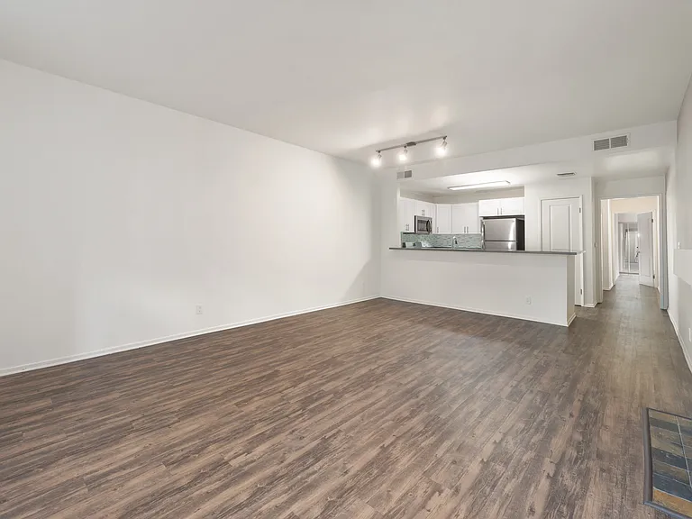 CentrePointe Apartments — Photo 38