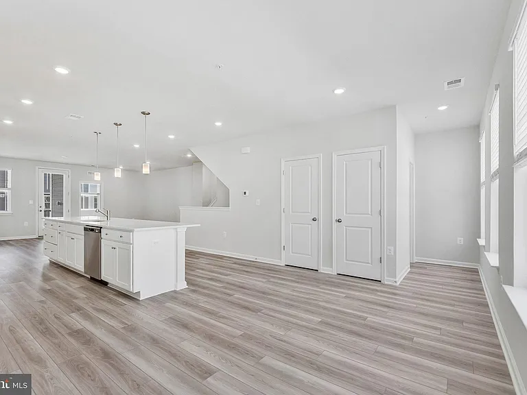 9670 Swallowtail Ln — Photo 35