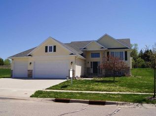 1738 Kerry Dr NE, Rochester, MN 55906