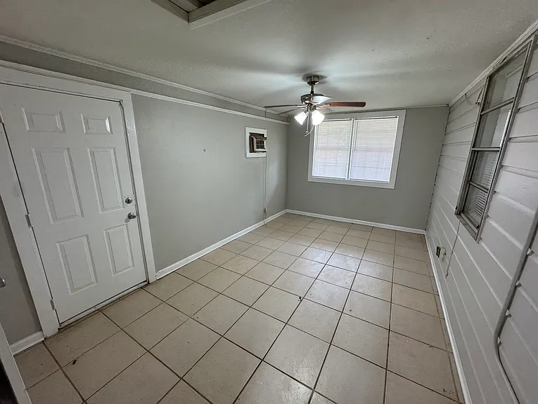 1814 Cambridge St — Photo 4