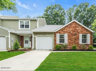 63 Oak Ln, Eatontown, NJ 07724