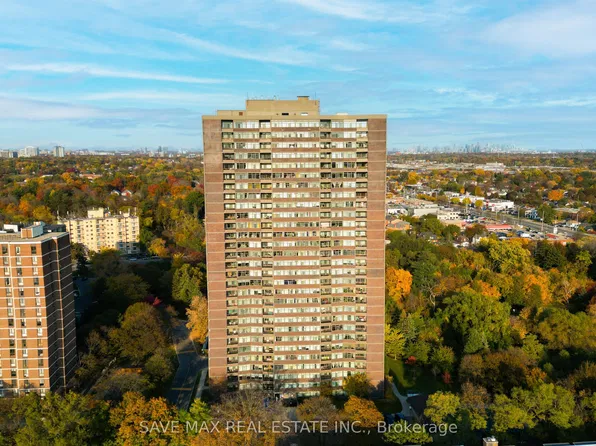 3100 Kirwin Ave #2703, Mississauga, ON L5A 3S6
