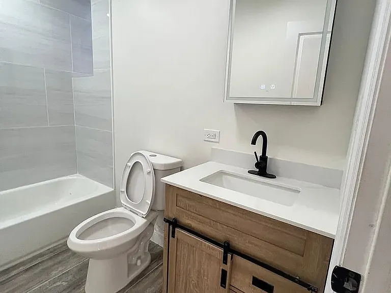 174 E 54th St #1 — Photo 14