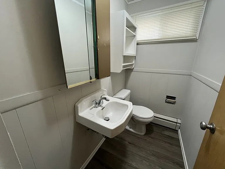 708 Saint Clair Ave — Photo 10
