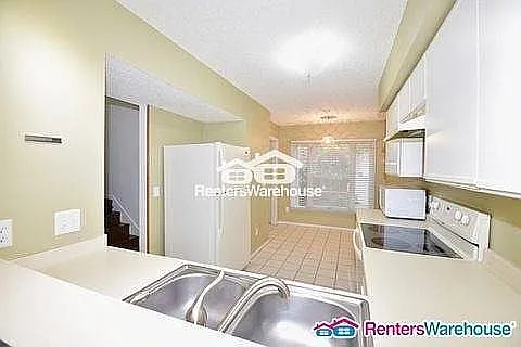 14288 Bedford Dr — Photo 2