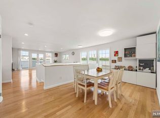 44 Grand Cove Way, Edgewater, NJ 07020
