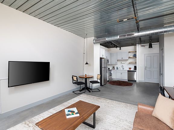 3rd image of 1009 W Juneau Ave #210