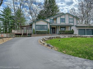 11329 Newman Rd, Brighton, MI 48114