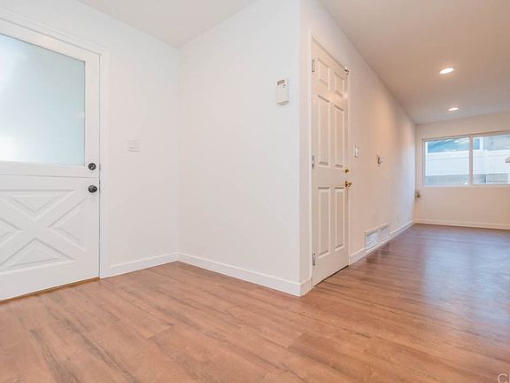 3rd image of 3511 Farnham Ave