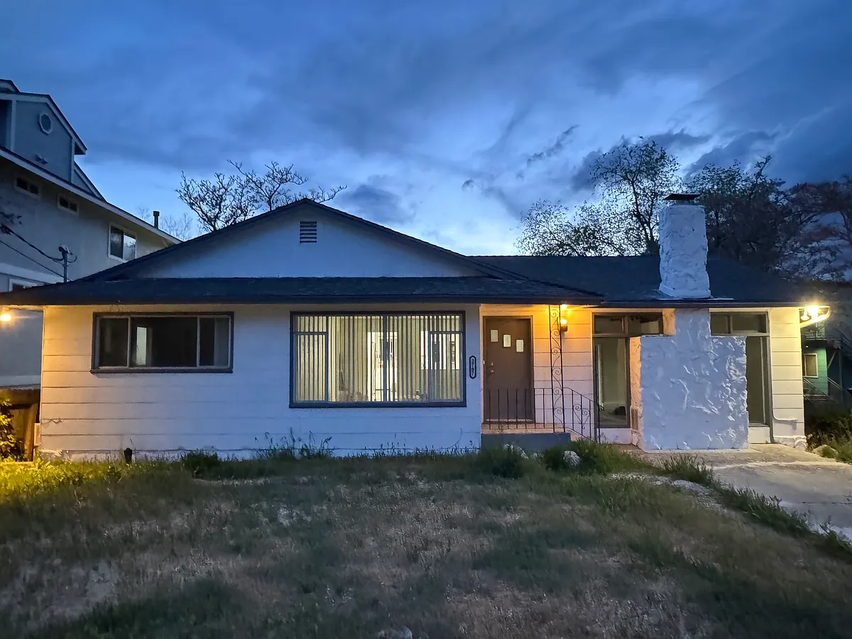 Building Photo - 2767 Lakeside Dr