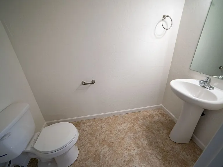 612 Mesa Canyon Ln #G — Photo 16