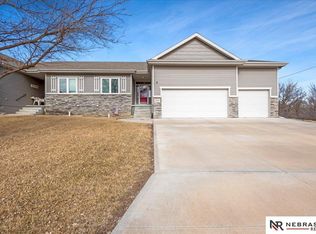 2602 Fountain Cir, Plattsmouth, NE 68048