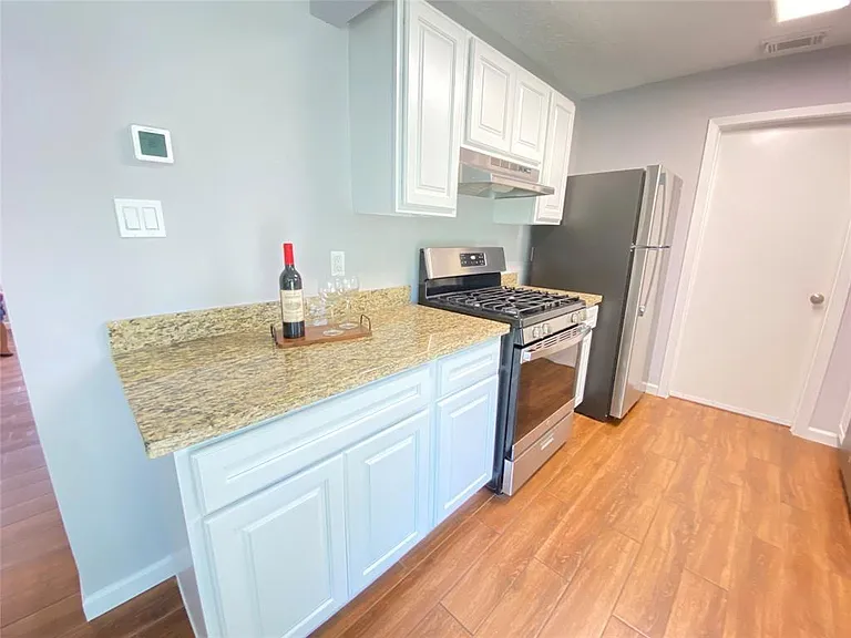 1011 Melford Ave — Photo 8