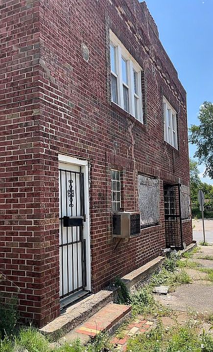 1st image of 1639 Bond Ave