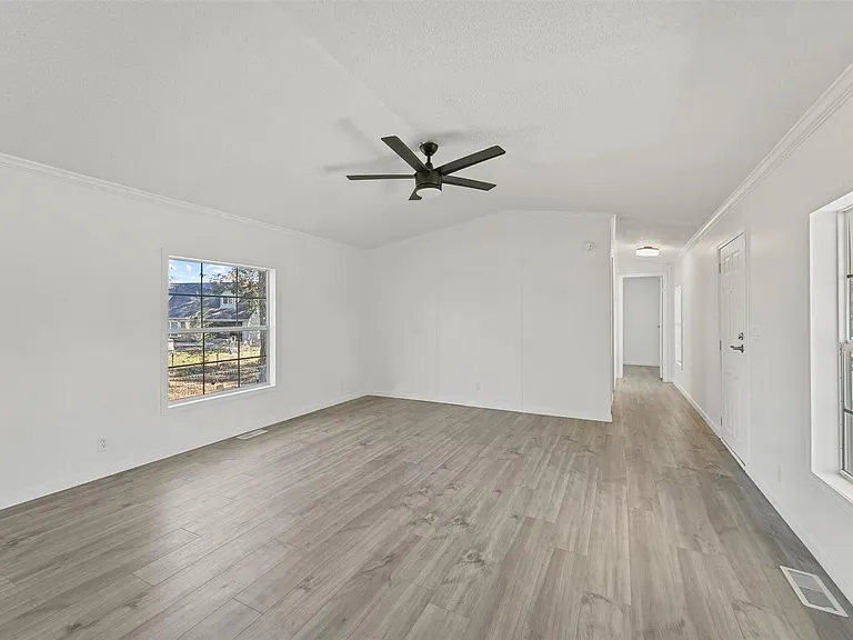 23239 Lakeside Dr — Photo 4