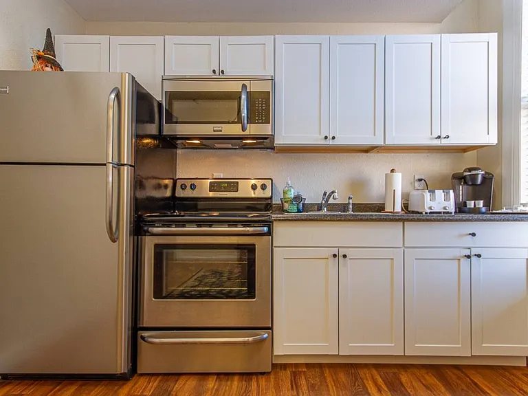 605 Bluff St #220 — Photo 5