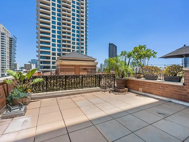 500 W Harbor Dr #714 — Photo 13