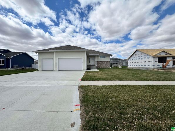 301 Cedar St, Sloan, IA 51055