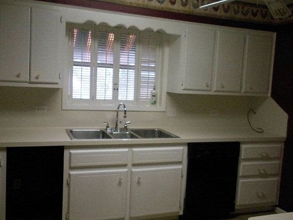 4th image of 209 Westwood St