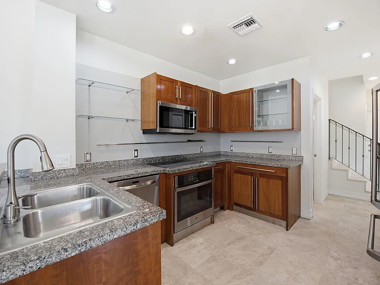 18385 NE 30th Pl #18385 — Photo 14
