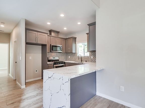 4th image of 4764 Lantana Dr