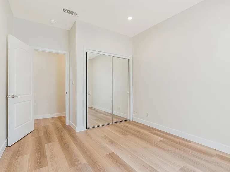 1100 S Highland Ave — Photo 26