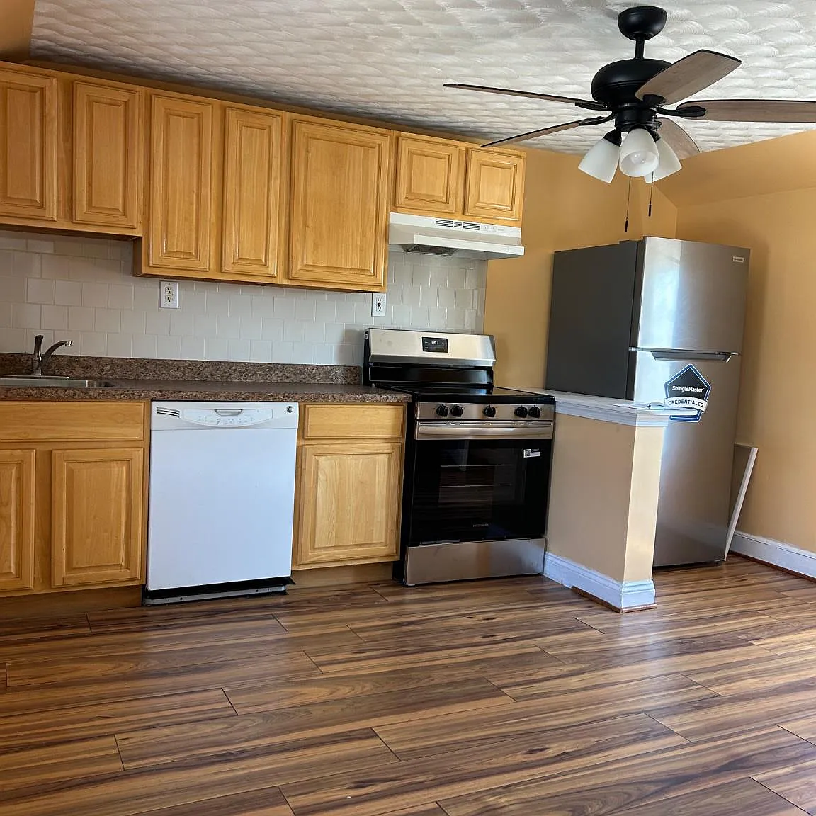 2 bed, 1.0 bath, 1128 sqft, $1,650 — Photo 3