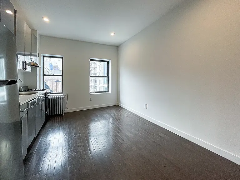 383 1st Ave #8B — Photo 2