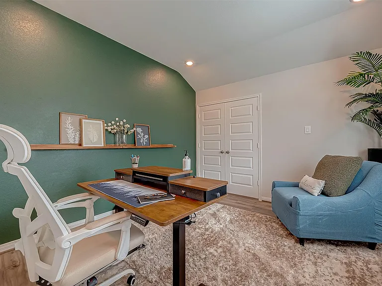 2114 Cherryvale Dr — Photo 2