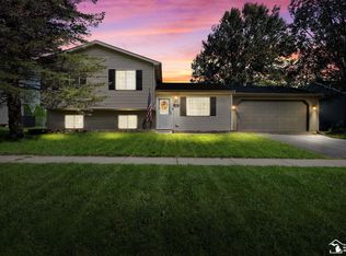 765 Cricket Xing, Pinckney, MI 48169