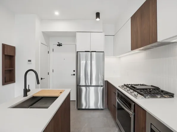 623 Kemsley Ave #612, Coquitlam, BC V3J 0L8