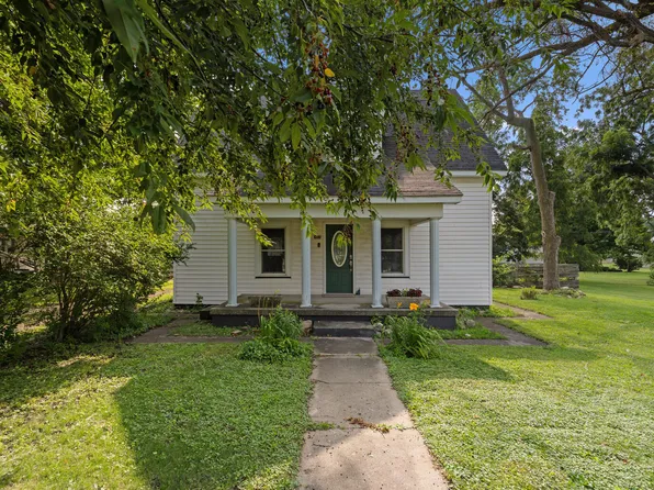 103 John St, Longview, IL 61852