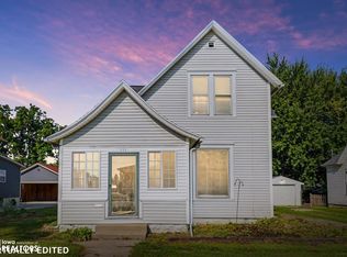 111 S 9th St, Marshalltown, IA 50158