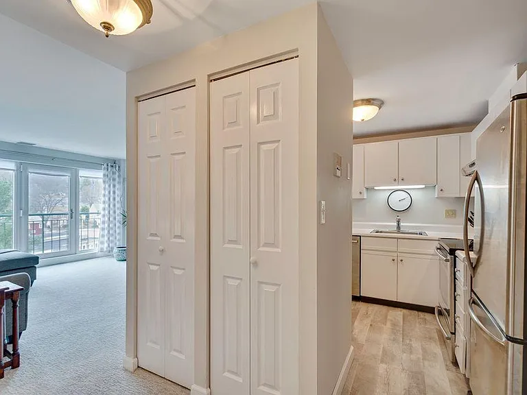 1 Watermill Pl #518 — Photo 11