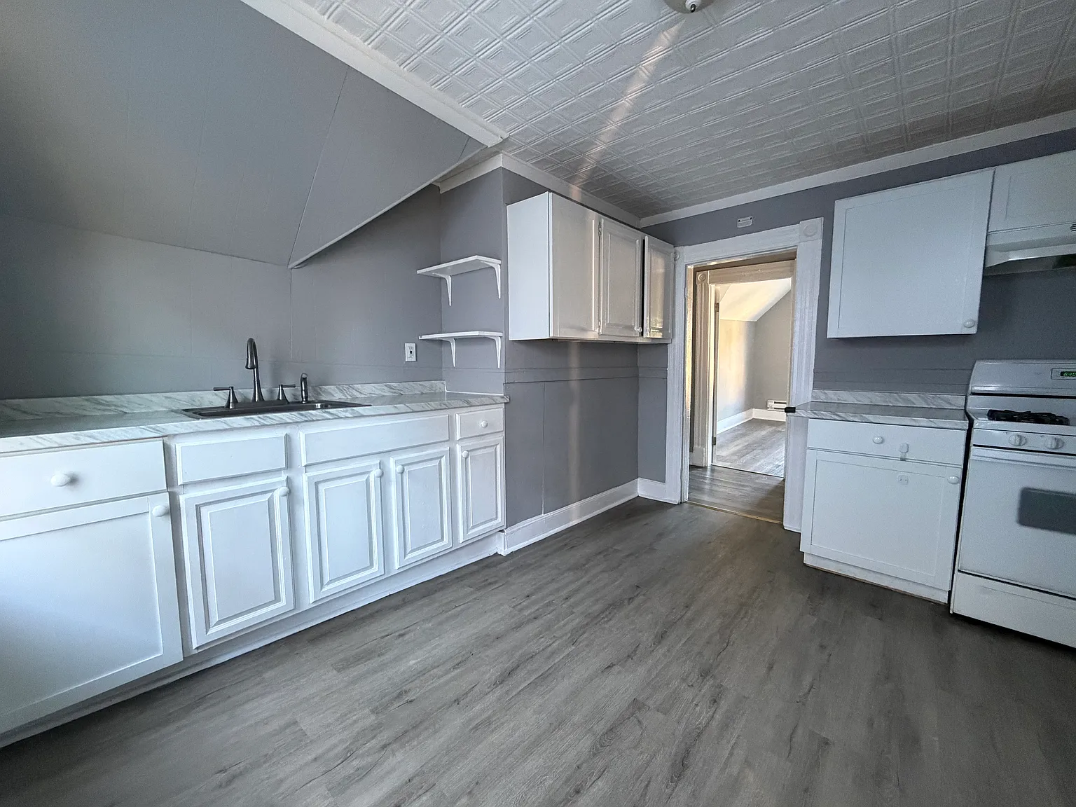 3 bed, 1100 sqft, $1,495 — Photo 2