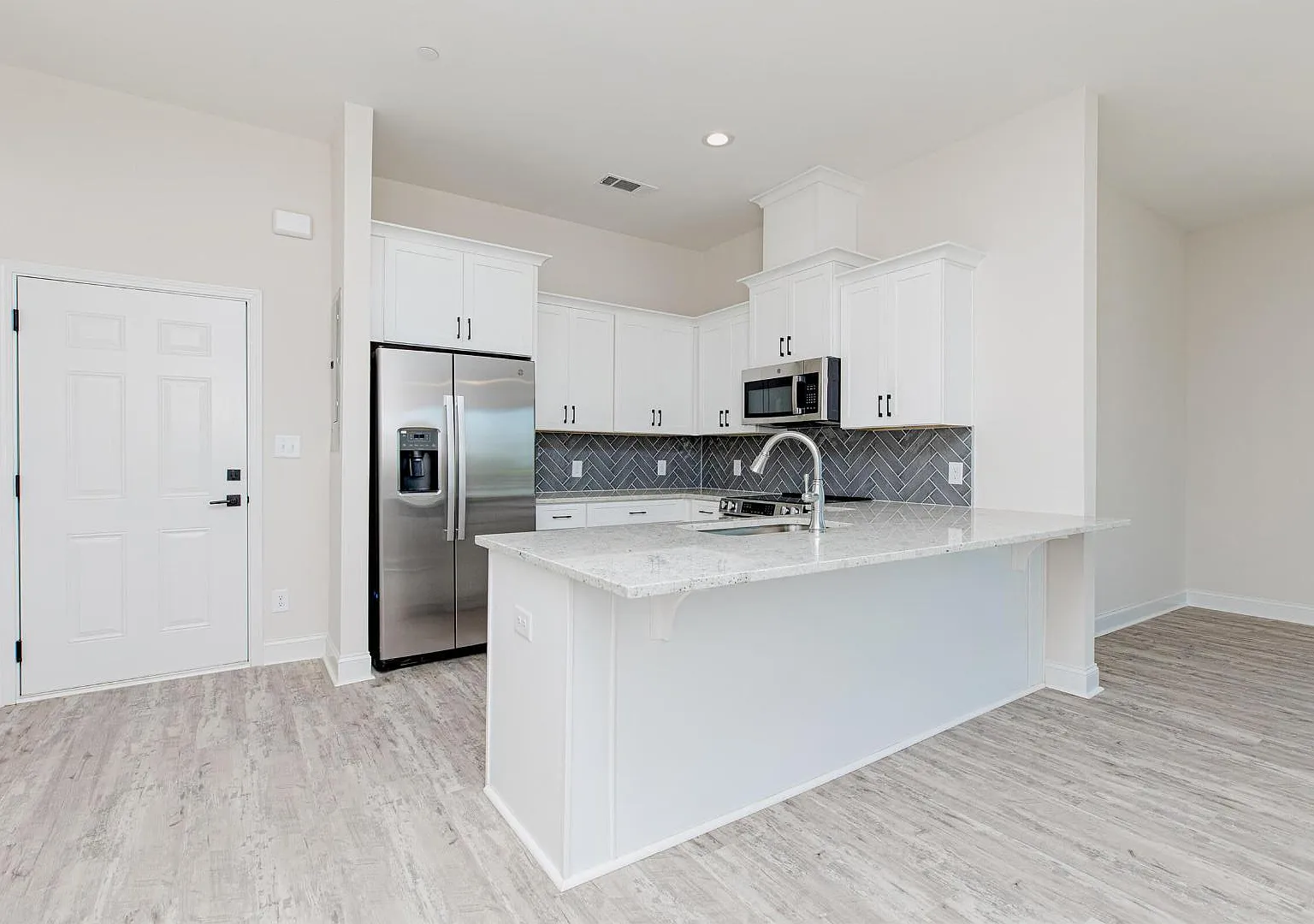 1009 Northside Dr - SUITE 204 — Photo 1